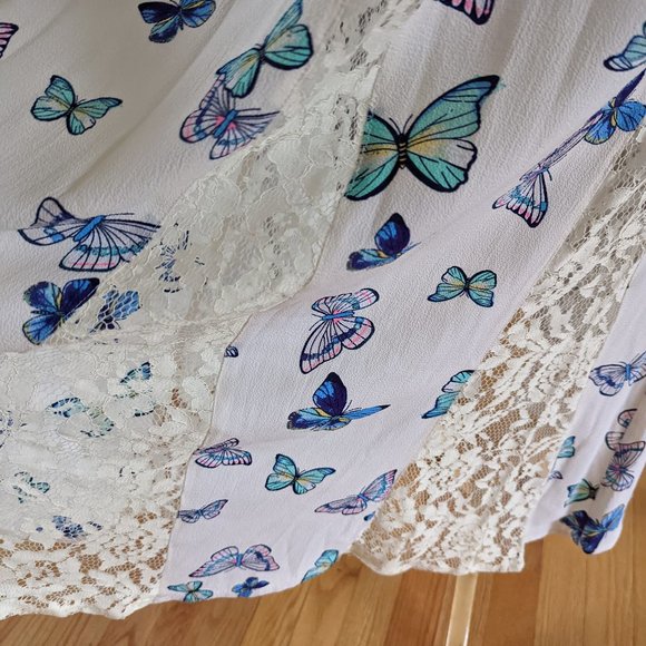 Beautiful Maxi Dress with Vibrant Butterfly Print - Picture 7 of 8